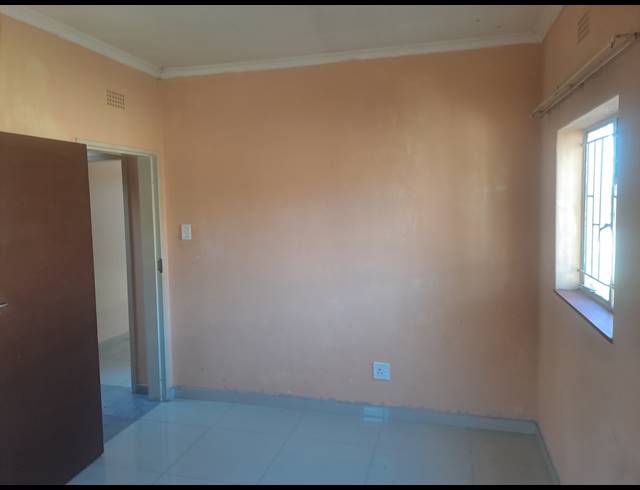 3 BEDROOM HOUSE FOR SALE IN OOS EINDE